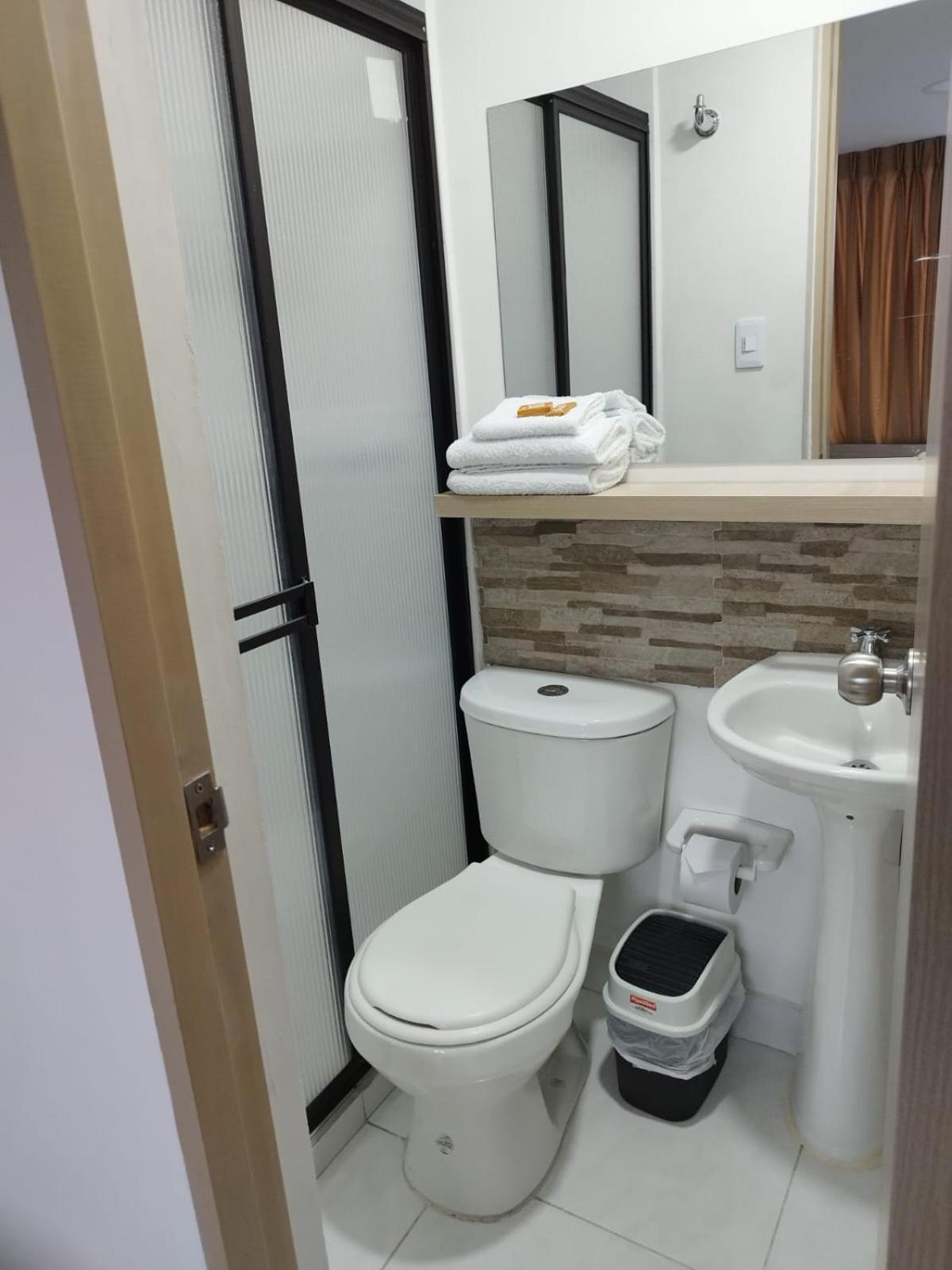 Hotel Adel 마니살레스 외부 사진