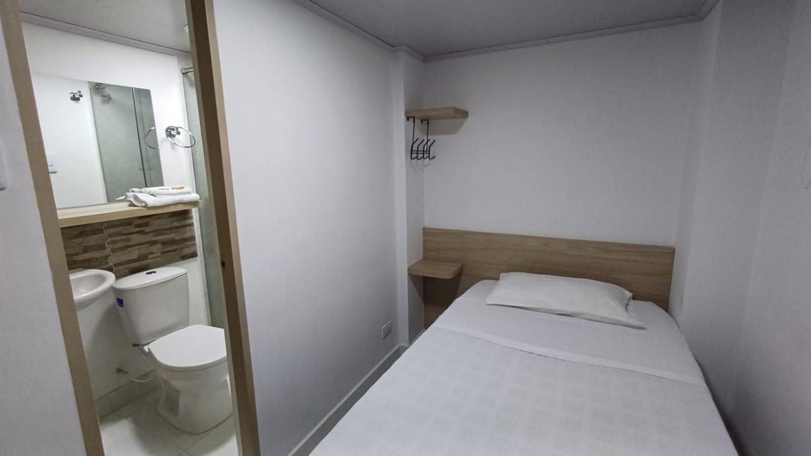 Hotel Adel 마니살레스 외부 사진