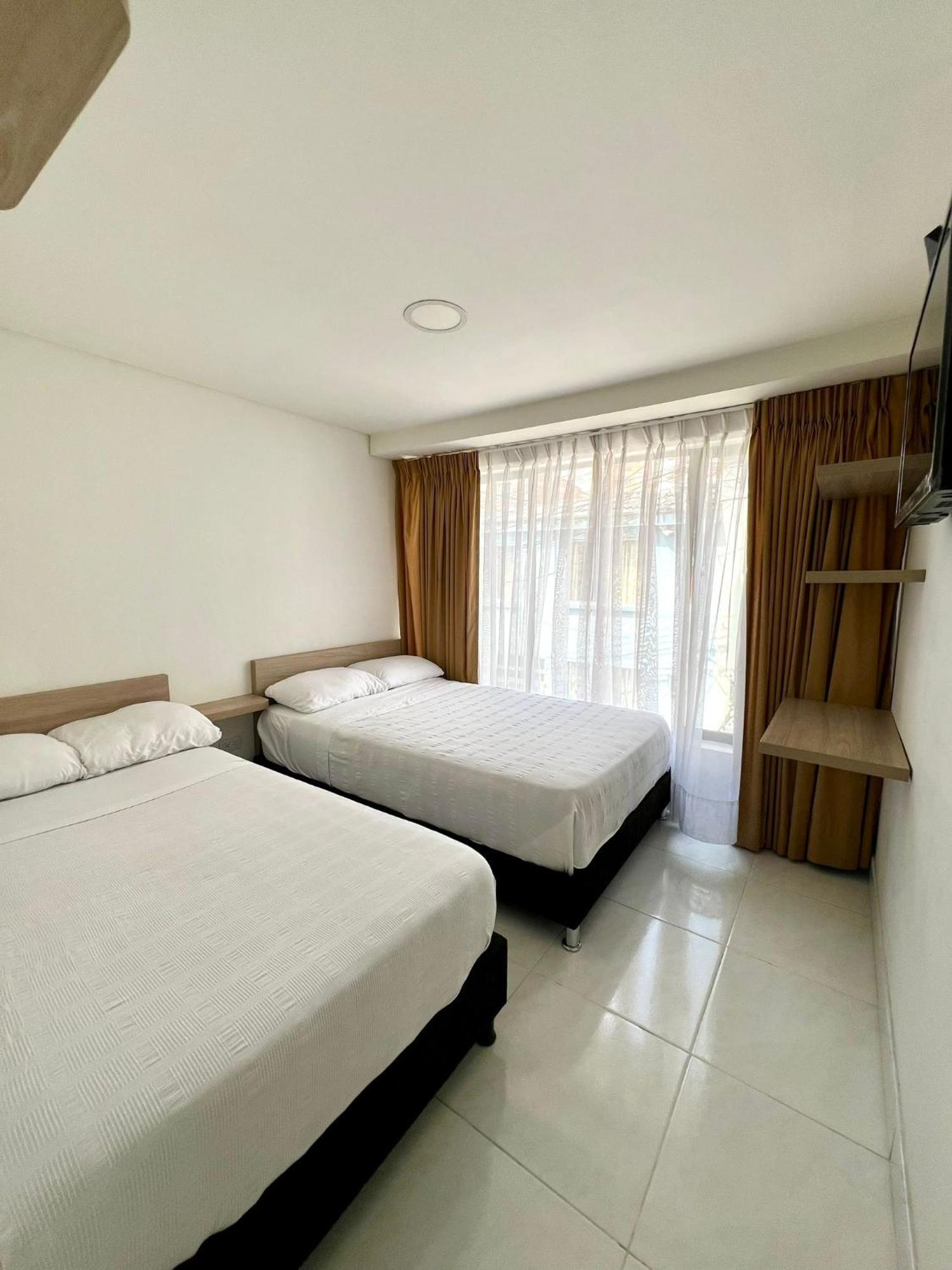 Hotel Adel 마니살레스 외부 사진