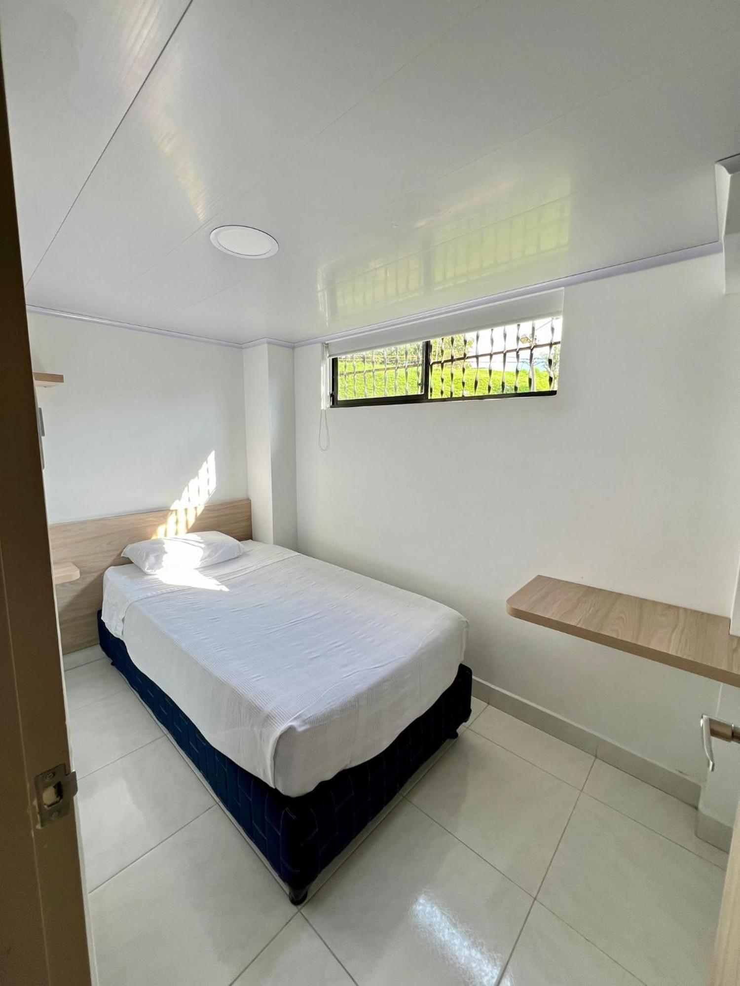 Hotel Adel 마니살레스 외부 사진