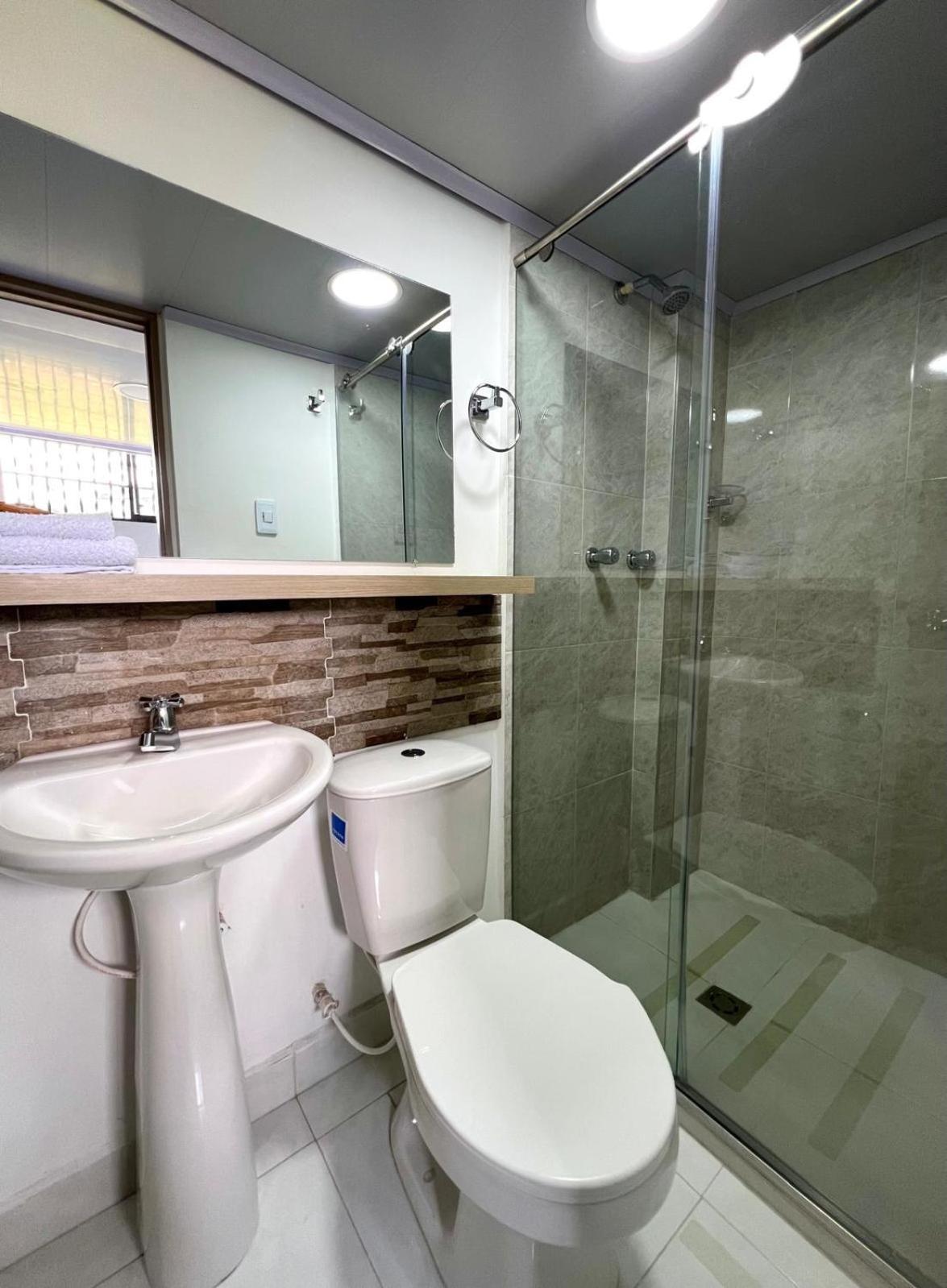 Hotel Adel 마니살레스 외부 사진
